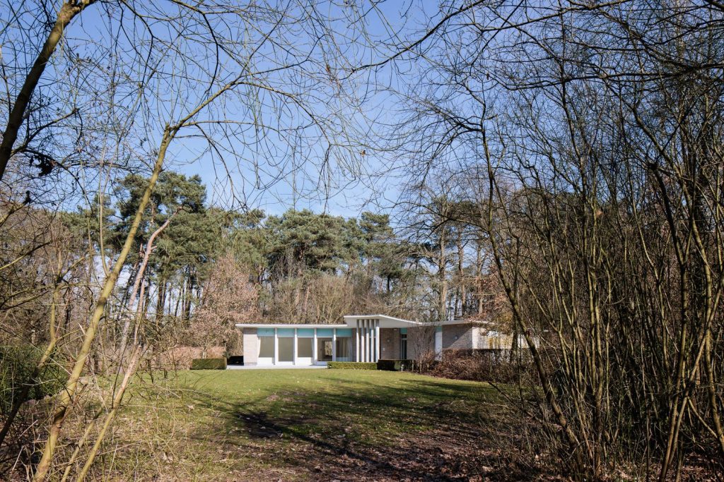 Architecturale woning op een perceel van ca. 6.395 m²