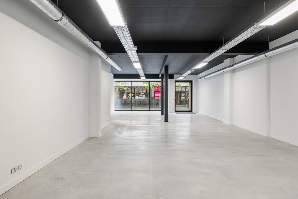 Lichtrijke handelsruimte in nieuwbouw te Stationsstraat